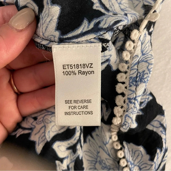 Addie Bohemian Flowy Sleeveless Blouse - Picture 6 of 7